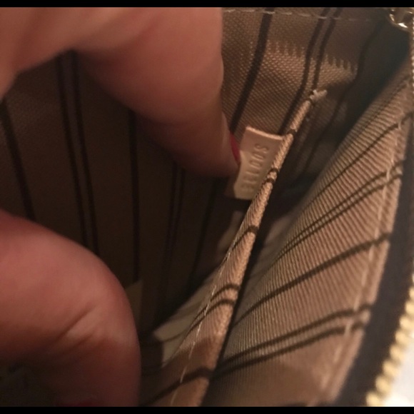 Louis Vuitton Wristlet - Picture 4 of 5